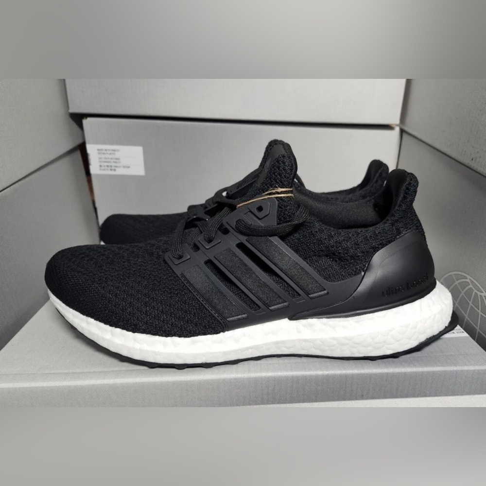 Adidas Women's Ultraboost 5.0 DNA Black White Boost $190 Shoes NEW GV8744
